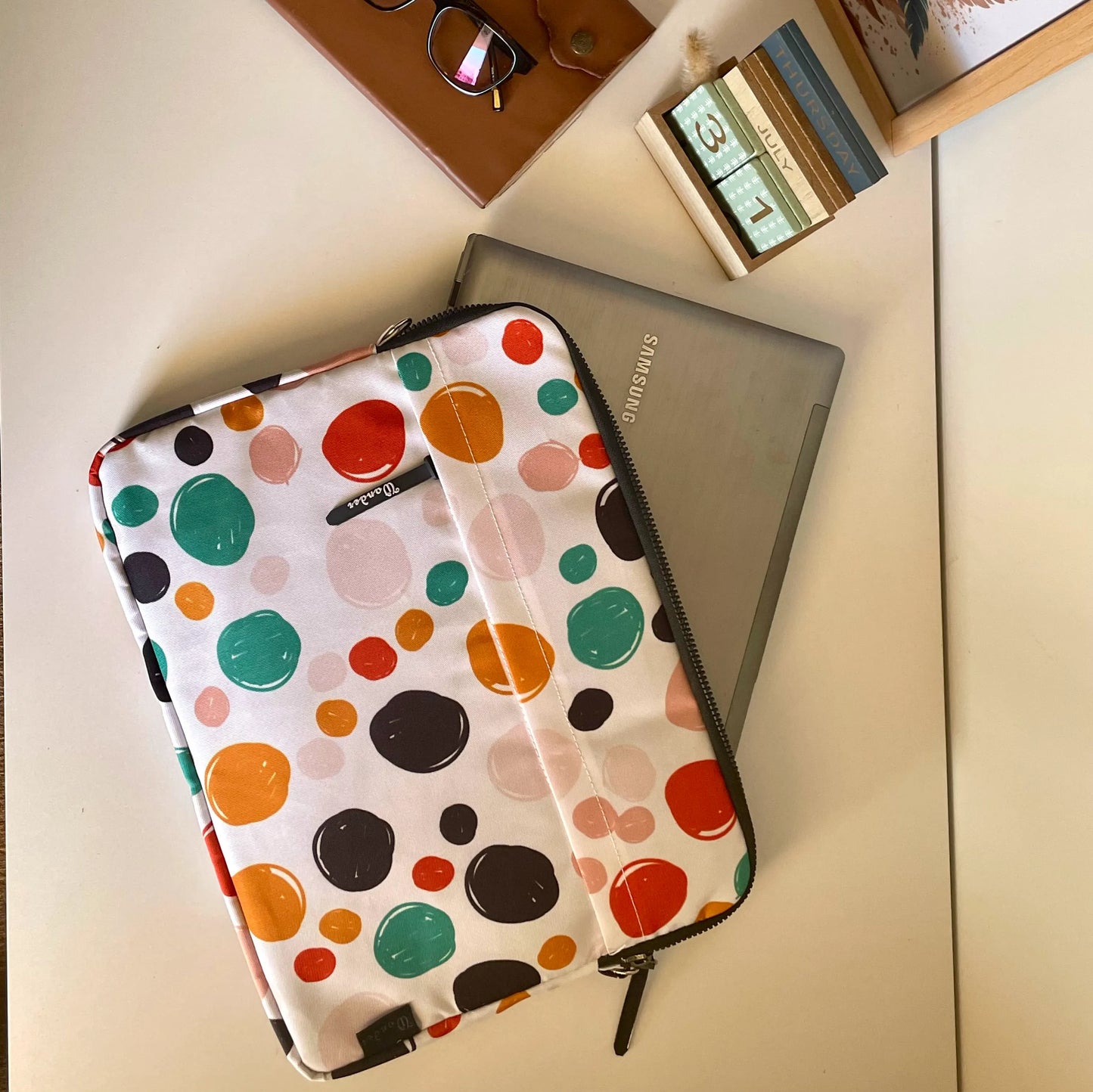colorful pebbles laptop sleeve (15.6 inch)